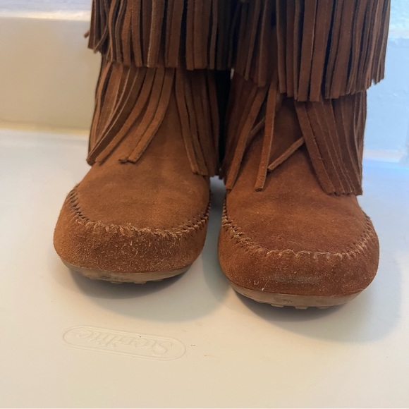 Minnetonka three layer fringe brown boot - Picture 2 of 5
